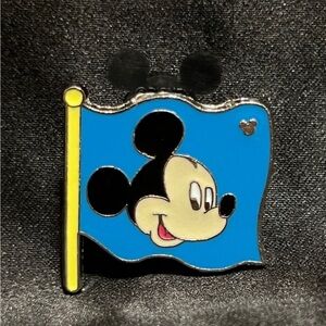 Disney Hidden Mickey Pin Mickey Mouse Flag Pin WDW Walt Disney World Rare Pins.